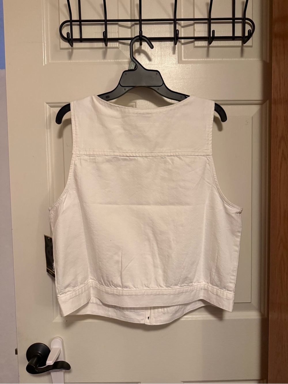Lee White Sleeveless Button-Front Vest - Picture 9 of 17